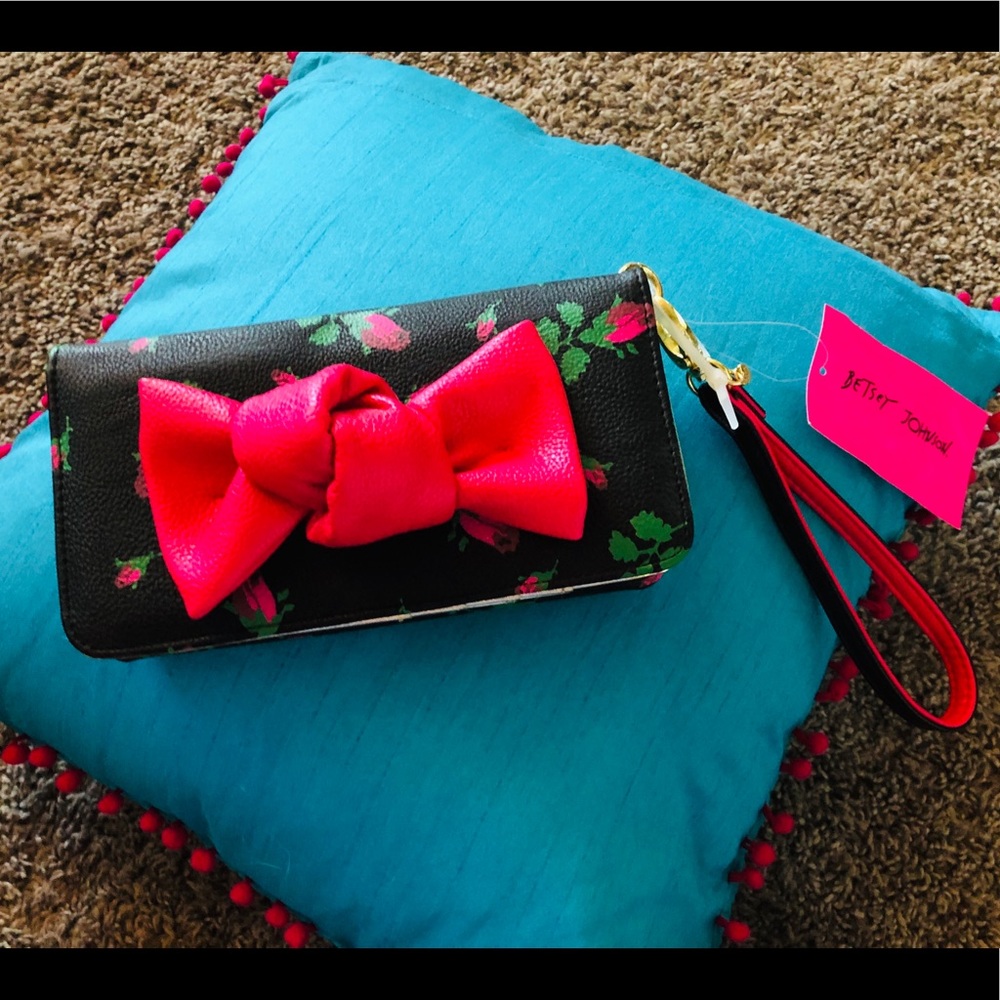 Rosebud Bow Wristlet by Betsey Johnson 🌹 NEW